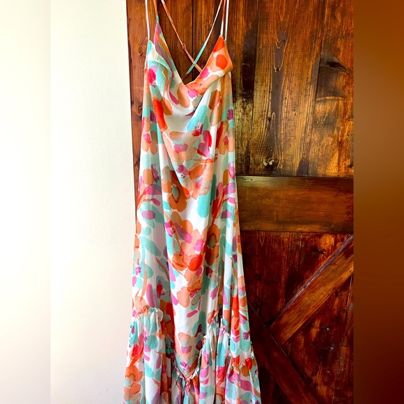 Lulu’s Maxi Dress - Picture 1 of 3